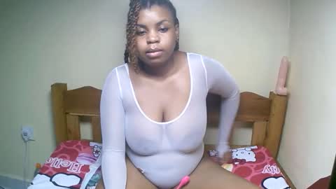 sexyyred_ online show from April 12, 8:14 pm