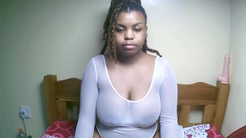 sexyyred_ online show from April 19, 2:38 pm