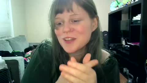 Snapshot of sftpwr chatting on September 15, 1:27 am sftpwr online show from September 15, 1:27 am