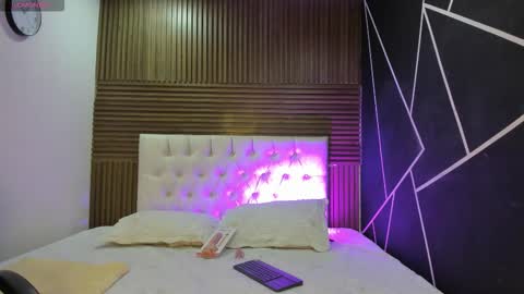 Liz online show from March 26, 10:37 pm