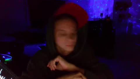 Snapshot of shades455 chatting on March 30, 1:28 am shades455 online show from March 30, 1:28 am