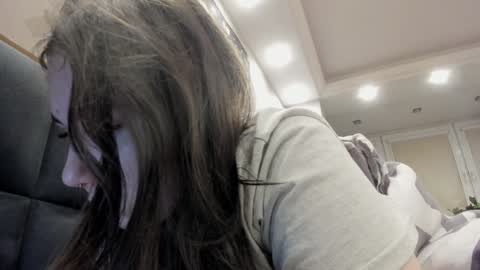 Snapshot of shadow_raffi chatting on January 5, 3:02 pm shadow_raffi online show from January 5, 3:02 pm