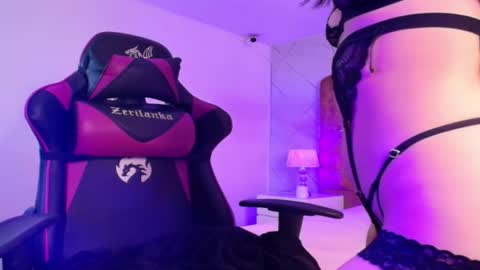 Snapshot of shadowlune chatting on February 19, 8:27 pm shadowlune online show from February 19, 8:27 pm