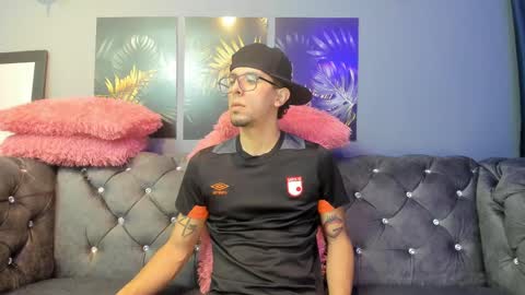 Snapshot of shadowlustt chatting on September 19, 12:50 pm shadowlustt online show from September 19, 12:50 pm