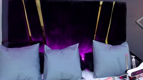 Shaina Vasquez online show from February 8, 10:19 pm