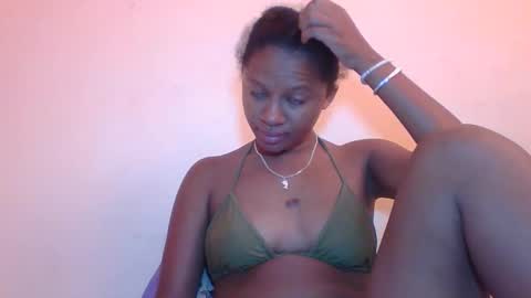 shainnah online show from November 17, 4:40 am