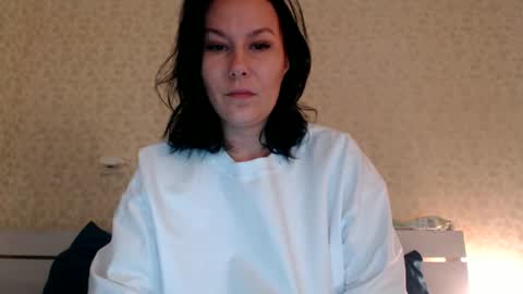 Snapshot of shakeit_good chatting on February 6, 8:39 am Mila online show from February 6, 8:39 am