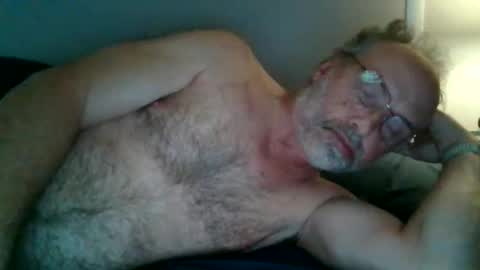 Snapshot of shakeyman889 chatting on March 27, 5:24 am shakeyman889 online show from March 27, 5:24 am