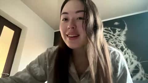 Snapshot of shakitaconnett chatting on November 19, 3:06 am Hana online show from November 19, 3:06 am