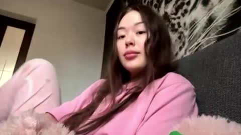 Snapshot of shakitaconnett chatting on November 26, 3:29 am Hana online show from November 26, 3:29 am