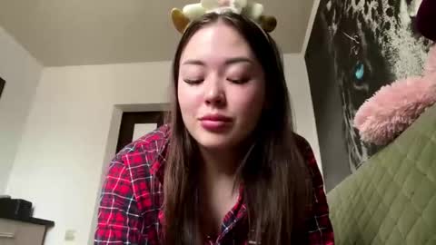 Snapshot of shakitaconnett chatting on December 19, 3:57 am Hana online show from December 19, 3:57 am