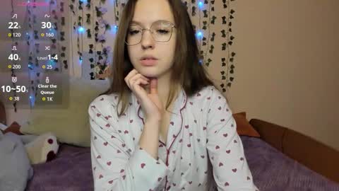 Vivian online show from October 19, 3:34 pm