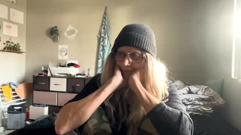 Snapshot of shamanwoman chatting on December 23, 9:40 pm Shaman Woman online show from December 23, 9:40 pm