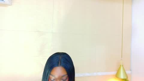 Catalina online show from November 19, 9:15 pm