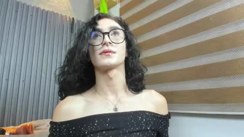 Snapshot of shammy_rosse chatting on May 17, 8:12 am shammy_rosse online show from May 17, 8:12 am