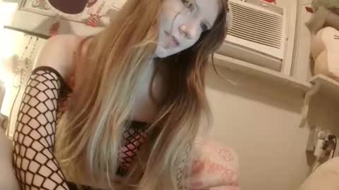 Snapshot of shampooprincess001 chatting on March 21, 1:32 am shampooprincess001 online show from March 21, 1:32 am