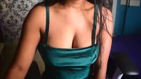 Snapshot of shanaya_indian chatting on February 4, 4:07 am shanaya indian online show from February 4, 4:07 am