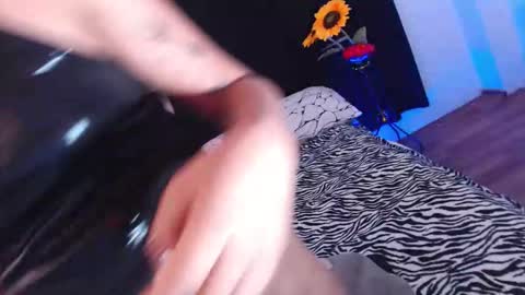 Snapshot of shane_hugexx chatting on March 2, 5:19 am MISS SHANE online show from March 2, 5:19 am