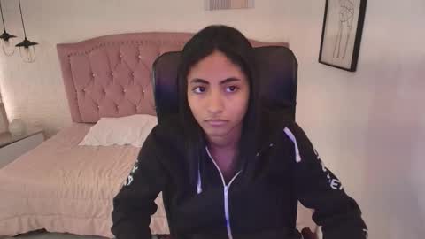 shanelle online show from November 15, 3:19 pm