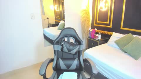 Shanel online show from February 4, 12:33 pm