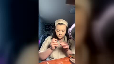 shanelbayerr online show from May 14, 1:51 pm