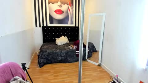 Snapshot of shanelle__ chatting on September 22, 1:35 pm S H A N E L L E online show from September 22, 1:35 pm