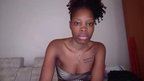 Snapshot of shania_sleigh chatting on January 9, 11:58 am shania_sleigh online show from January 9, 11:58 am