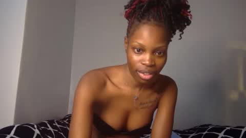 Snapshot of shania_sleigh chatting on January 13, 9:52 pm shania_sleigh online show from January 13, 9:52 pm