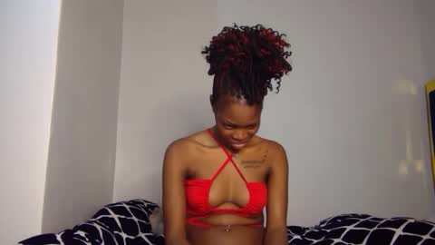 Snapshot of shania_sleigh chatting on January 19, 7:37 pm shania_sleigh online show from January 19, 7:37 pm