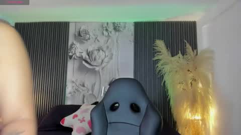 Snapshot of shaniadaniels chatting on May 31, 9:05 pm ShaniaDaniels online show from May 31, 9:05 pm