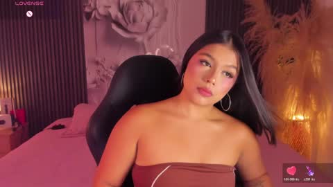 Snapshot of shaniadaniels chatting on June 1, 9:49 pm ShaniaDaniels online show from June 1, 9:49 pm