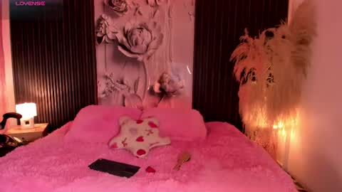 Snapshot of shaniadaniels chatting on July 3, 11:11 pm ShaniaDaniels online show from July 3, 11:11 pm