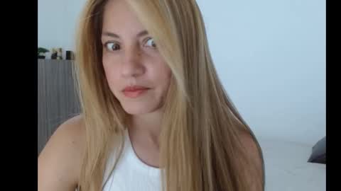 Snapshot of shannon_stonnee33 chatting on March 28, 8:19 pm you shannon online show from March 28, 8:19 pm