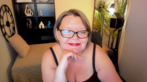Snapshot of shannonshine chatting on June 18, 1:37 pm Shannon online show from June 18, 1:37 pm