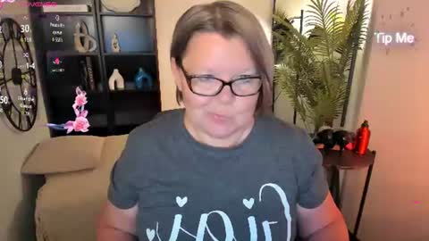 Snapshot of shannonshine chatting on July 4, 7:03 am Shannon online show from July 4, 7:03 am