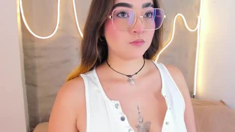 Shanntal  online show from February 26, 7:46 pm