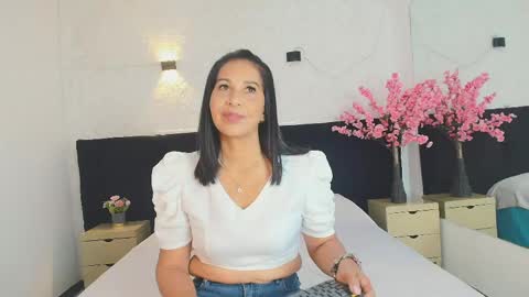 Snapshot of shanon_mature_ chatting on April 13, 7:08 pm Shanon online show from April 13, 7:08 pm