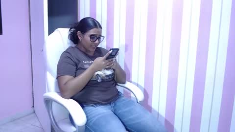 Snapshot of shantal_luw chatting on December 30, 7:32 pm shantal online show from December 30, 7:32 pm