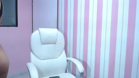 Snapshot of shantal_luw chatting on January 8, 8:29 pm shantal online show from January 8, 8:29 pm