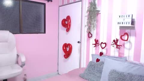 Snapshot of shantal_luw chatting on September 19, 9:15 pm shantal online show from September 19, 9:15 pm