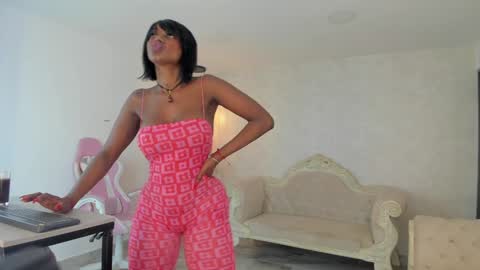 Snapshot of shantallknowless chatting on February 5, 1:33 pm ShantallKnowles online show from February 5, 1:33 pm