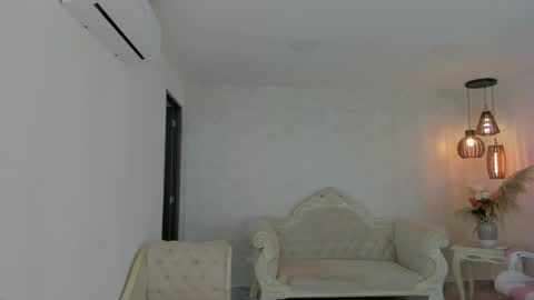 Snapshot of shantallknowless chatting on February 10, 12:39 pm ShantallKnowles online show from February 10, 12:39 pm