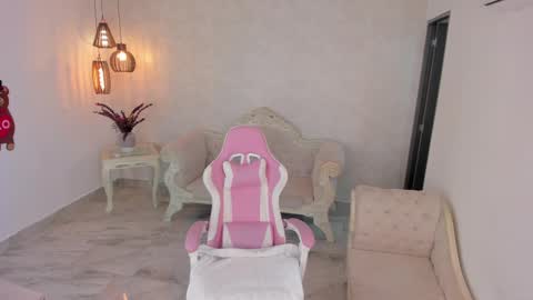 Snapshot of shantallknowless chatting on February 27, 1:38 pm ShantallKnowles online show from February 27, 1:38 pm