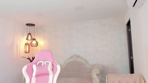 Snapshot of shantallknowless chatting on March 10, 11:42 am ShantallKnowles online show from March 10, 11:42 am