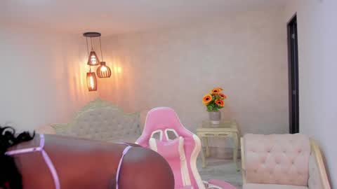 ShantallKnowles online show from February 25, 12:37 pm