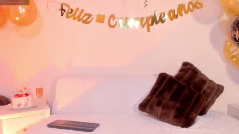 Snapshot of shantallmiller chatting on March 13, 11:06 am Shantall Miller online show from March 13, 11:06 am