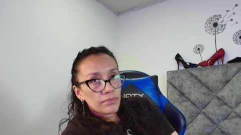 Snapshot of shantey_laurent chatting on February 26, 1:21 pm shantey online show from February 26, 1:21 pm