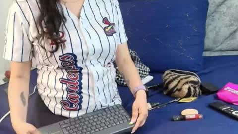 Snapshot of shantey_laurent chatting on March 5, 2:02 pm shantey online show from March 5, 2:02 pm
