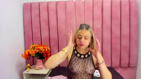 Snapshot of shanthal_fox_ chatting on October 27, 12:42 pm shanthal online show from October 27, 12:42 pm