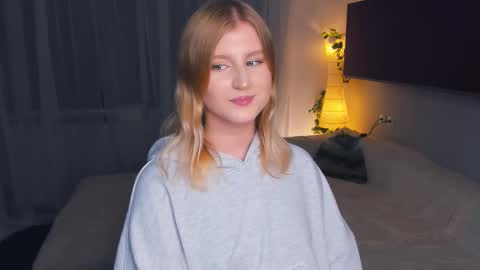 Snapshot of shantiyagin chatting on October 31, 9:16 pm Polly online show from October 31, 9:16 pm